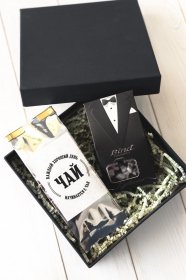 Подарочный набор «Джентельменский»: чай, драже, наклейка