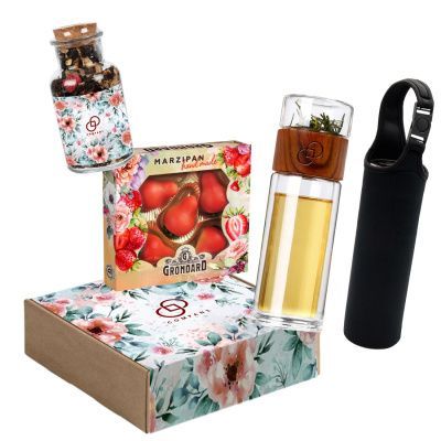 Подарочный набор "Фантазия": бутылка в чехле, сокочай, клубника из марципана