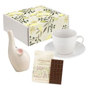 Подарочный набор "Счастье в мелочах": ваза, чайная пара, шоколад