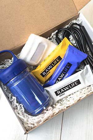 Подарочный набор «Будь в тонусе»: охлаждающее полотенце, скакалка, напульсник, батончики