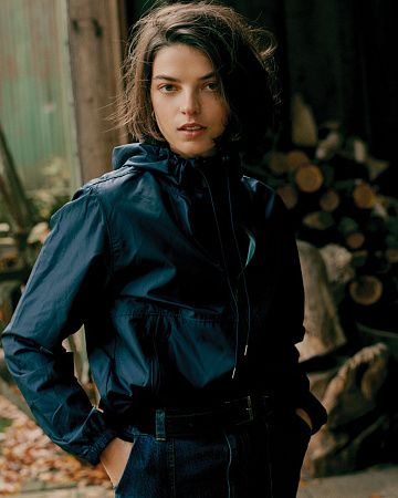 Ветровка Iqoniq Logan из переработанного полиэстера AWARE™, унисекс, 70 г/м²