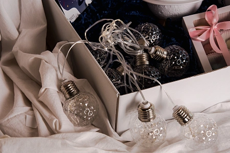 Набор «Космос нас ждёт»: увлажнитель воздуха, гирлянда, конфеты, открытка