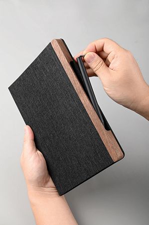 Блокнот "Wood" с ручкой в ореховом магнитном пенале