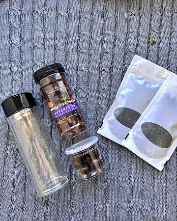 Подарочный набор «На шаг впереди»: термос, сухофрукты, вишня, сбор с ройбушем и ромашкой, чай