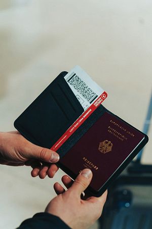 Обложка для паспорта Travelfinder с технологией Find My