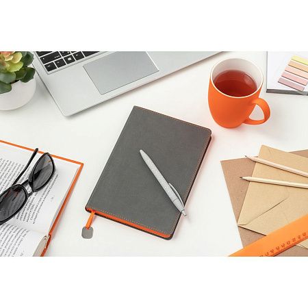 Ежедневник Flexy Latte Color А5, серый с оранжевым срезом и оранжевым форзацем, недатированный, в гибкой обложке