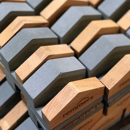 Бетонная визитница с деревяной подставкой