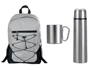 Набор туриста с термосом и кружкой в рюкзаке