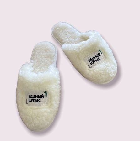 Тапочки из натурального меха, с вышитым логотипом