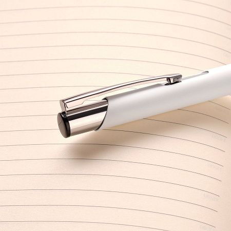 Шариковая ручка Альфа (Alpha), белая