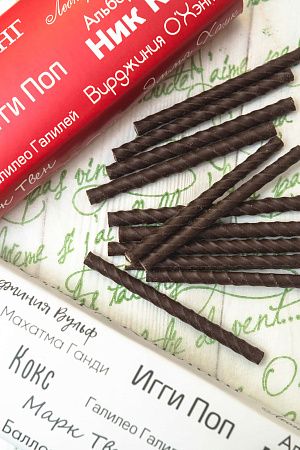 Подарочный набор "Литературный": книга, шоколадные палочки, шоколадный хворост