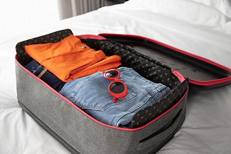 Чемодан складной Rollink Earth 55x40x20 см, 2 колеса, черный/красный