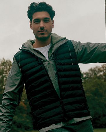 Ветровка Iqoniq Logan из переработанного полиэстера AWARE™, унисекс, 70 г/м²