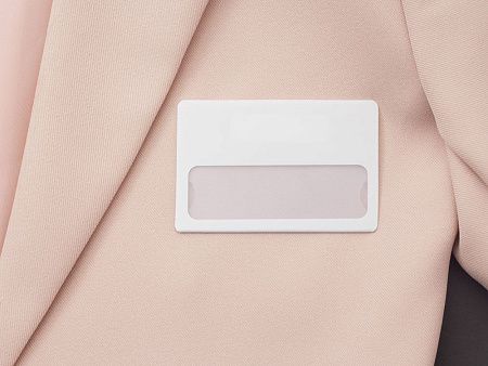 Магнитный пластиковый бейдж