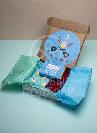 Подарочный набор "Под любое настроение": дизайнерские носки (2 пары), лукум