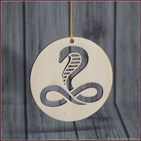 Подарочный набор "Деревенская мечта": мед, орехи, шоколад, елочная игрушка, чай 3 шт.