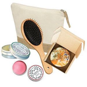 Подарочный набор "Естественная красота": косметичка, мыло, крем-масло, бальзам для губ