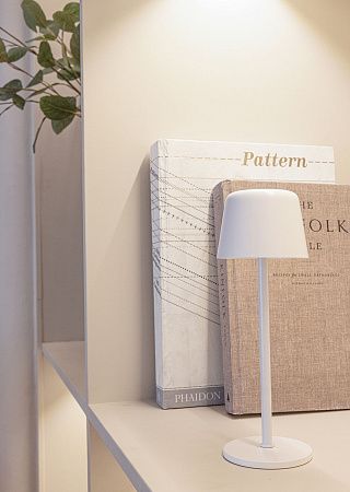 Настольная лампа Zenic из переработанного пластика RCS