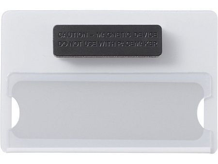 Магнитный пластиковый бейдж