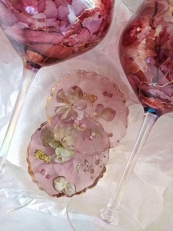 Подарочный набор «Признание»: бокалы с ручной росписью, подстаканники, открытка