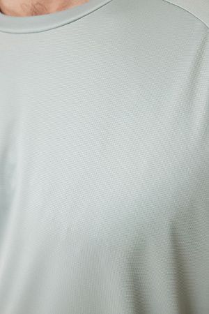 Спортивная футболка Iqoniq Tikal из переработанного полиэстера AWARE™, унисекс, 150 г/м²