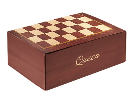 Подарочный набор "Ход королевы": плед, шахматы, бутылка, коробка