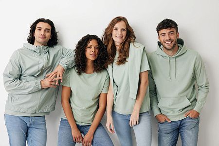 Ветровка Iqoniq Logan из переработанного полиэстера AWARE™, унисекс, 70 г/м²