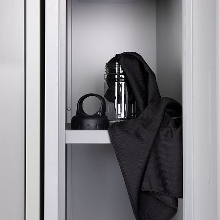 Охлаждающее полотенце Frio Mio в бутылке, черное