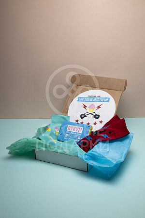 Подарочный набор "Под любое настроение": дизайнерские носки (2 пары), лукум