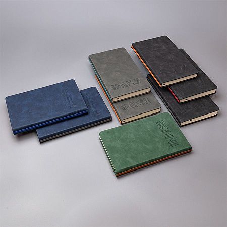 Ежедневник недатированный Muse, зеленый, А5, с декоративной коричневой полосой, блок в линейку