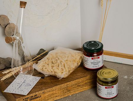 Подарочный набор «Песто»: бутылка для масла, песто, вяленые томаты, паста, декор