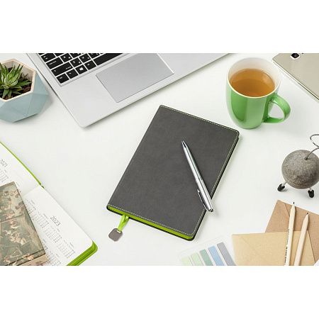 Ежедневник Flexy Latte А5, серый с салатовым срезом, недатированный, в гибкой обложке