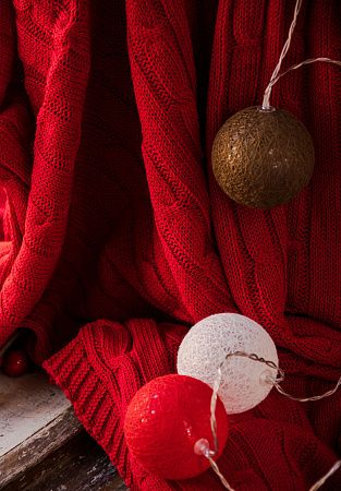 Подарочный набор «Всё переплетено»: плед, гирлянда