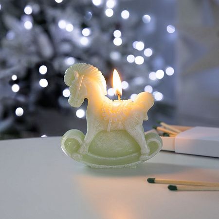 Свеча фигурная «Лошадка-качалка», светло-зеленая