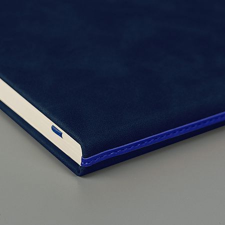 Ежедневник недатированный Muse, темно-синий, А5, с декоративной полосой синий ройал, блок в линейку